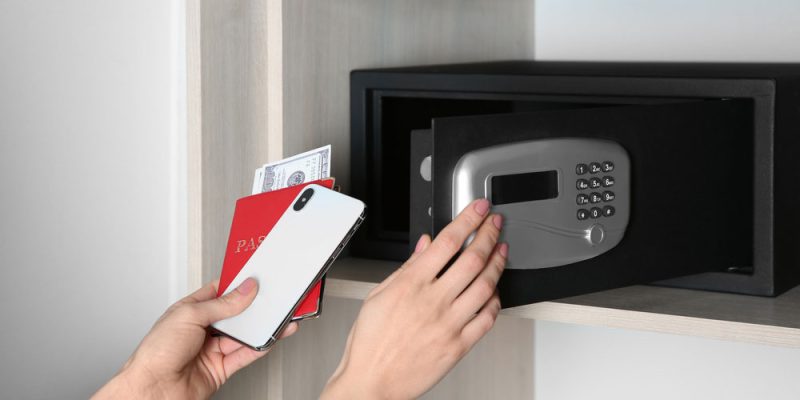 brankas elektronik hotel