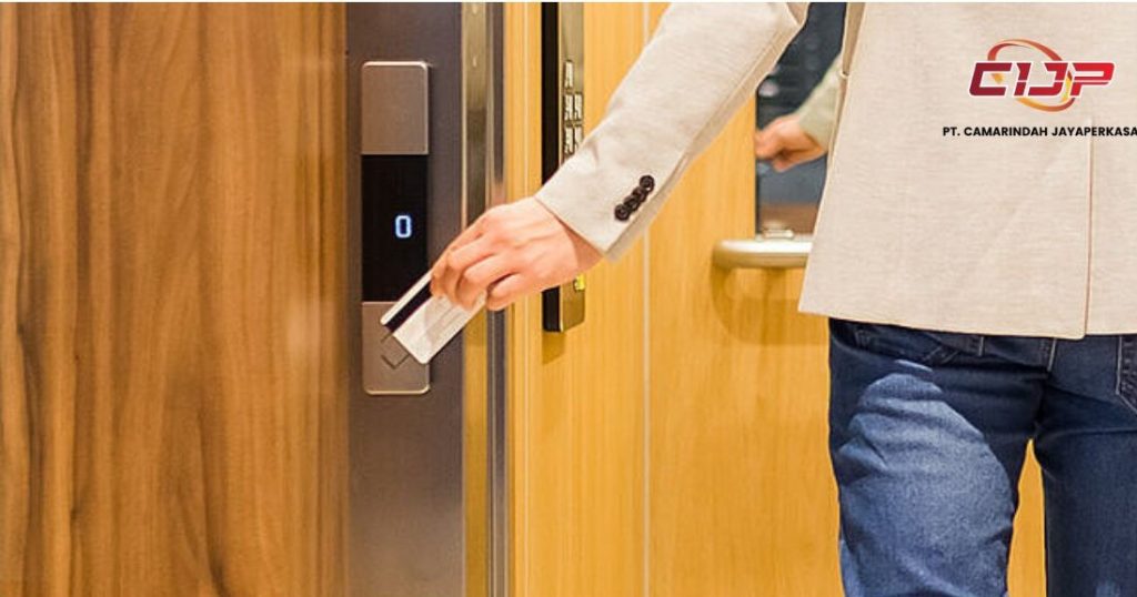 sistem elevator card access di hotel